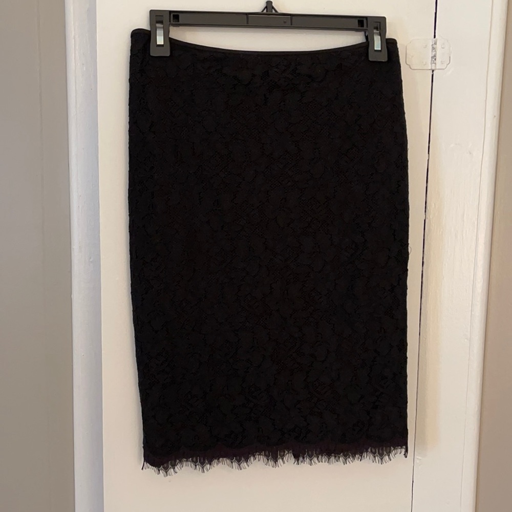 NWT DVF black lace skirt with zip back. Sz 4